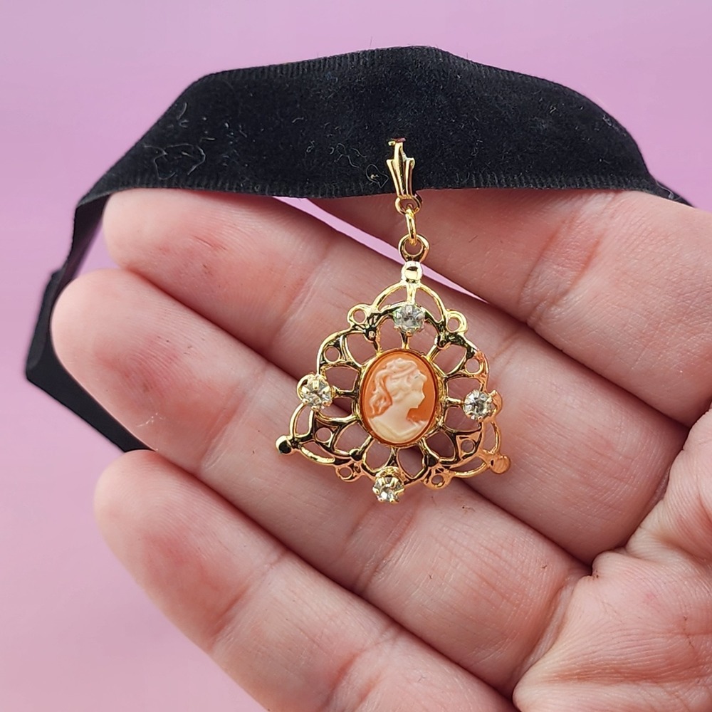Black Velvet Cameo Choker Gold Tone Rhinestone Victorian Pendant Costume Jewelry